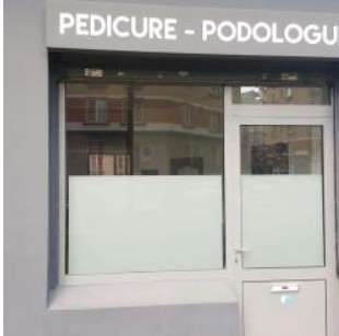 Façade du cabinet podologique d'Ahlame Ait Moummad, Paris 18e